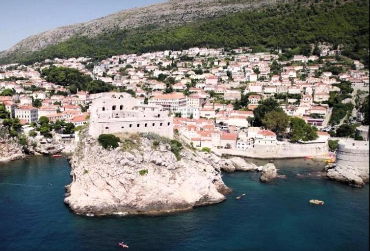 Seistanca Lux -Old City Entrance Dubrovnik Exterior photo